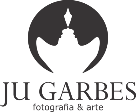 Logo Artista multimídia, fotógrafa e professora. 